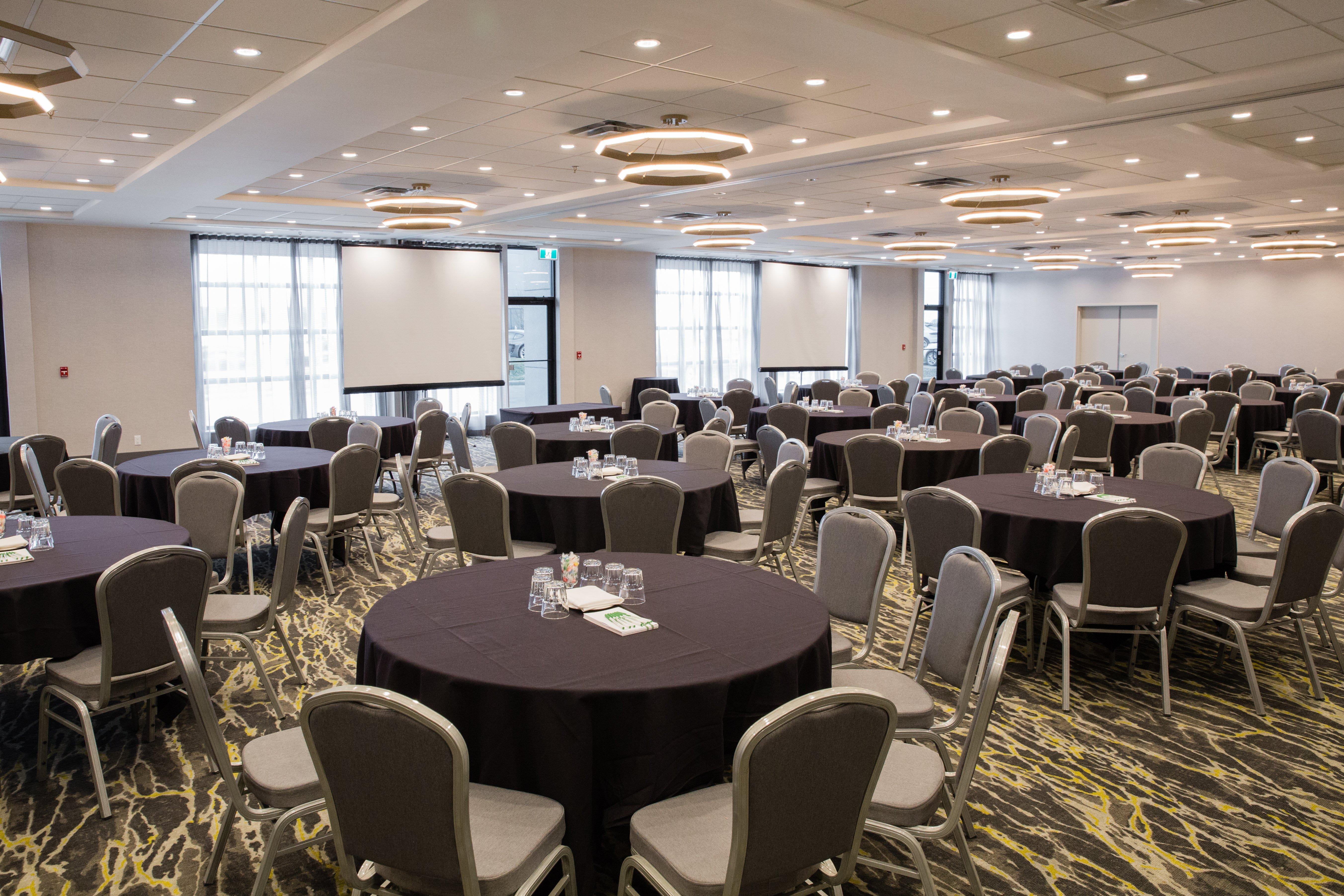 Holiday Inn Calgary South Conference Center エクステリア 写真