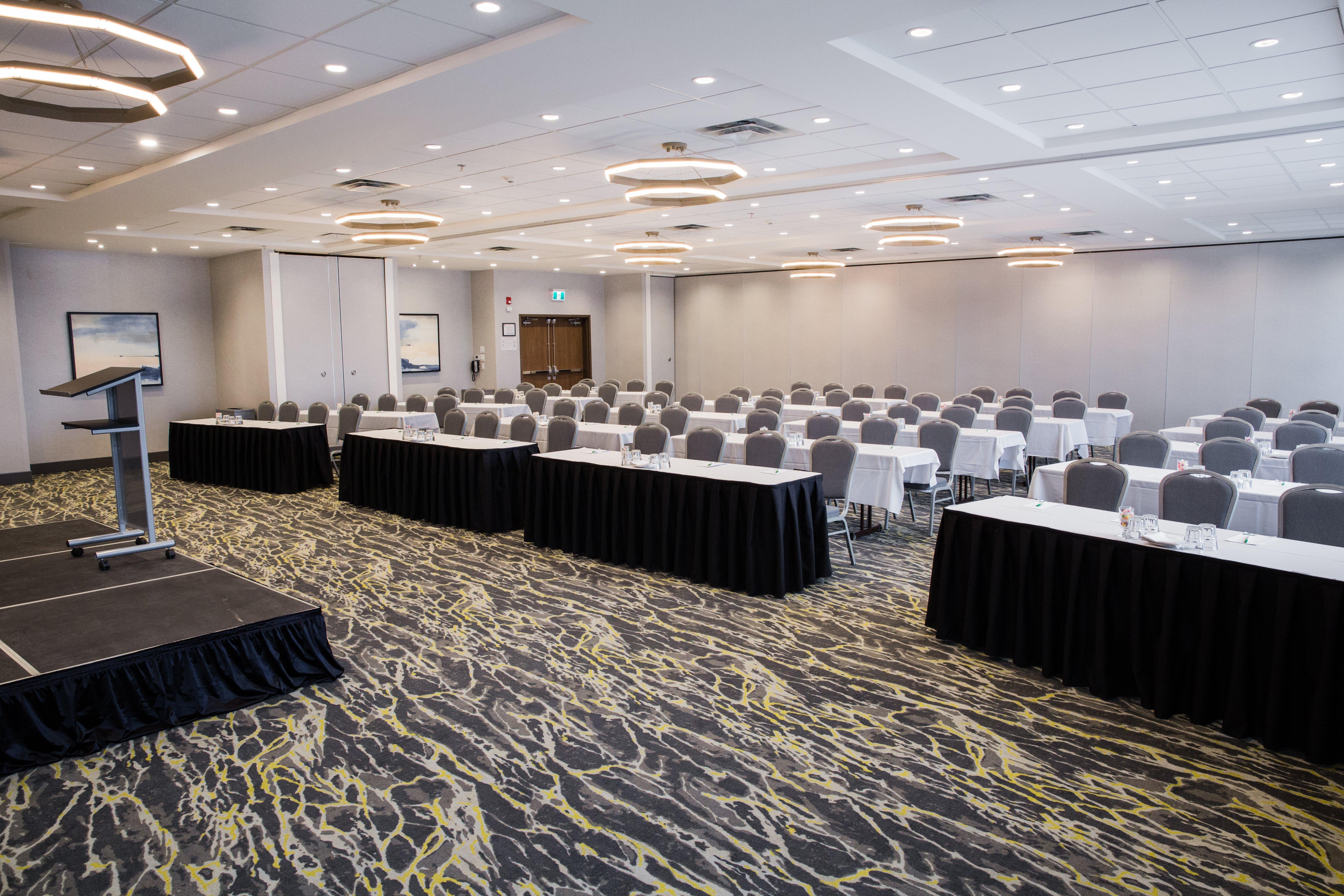 Holiday Inn Calgary South Conference Center エクステリア 写真