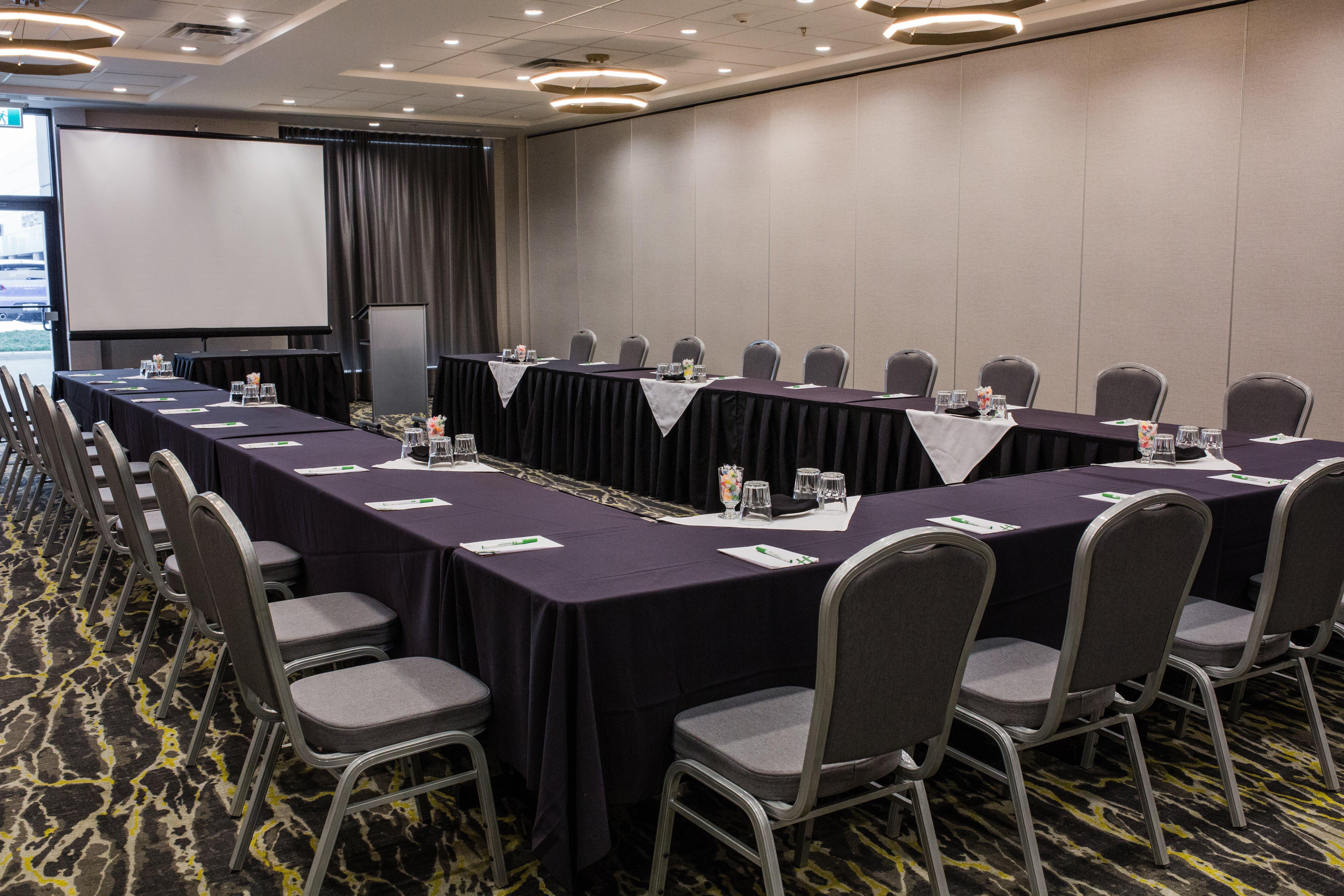 Holiday Inn Calgary South Conference Center エクステリア 写真