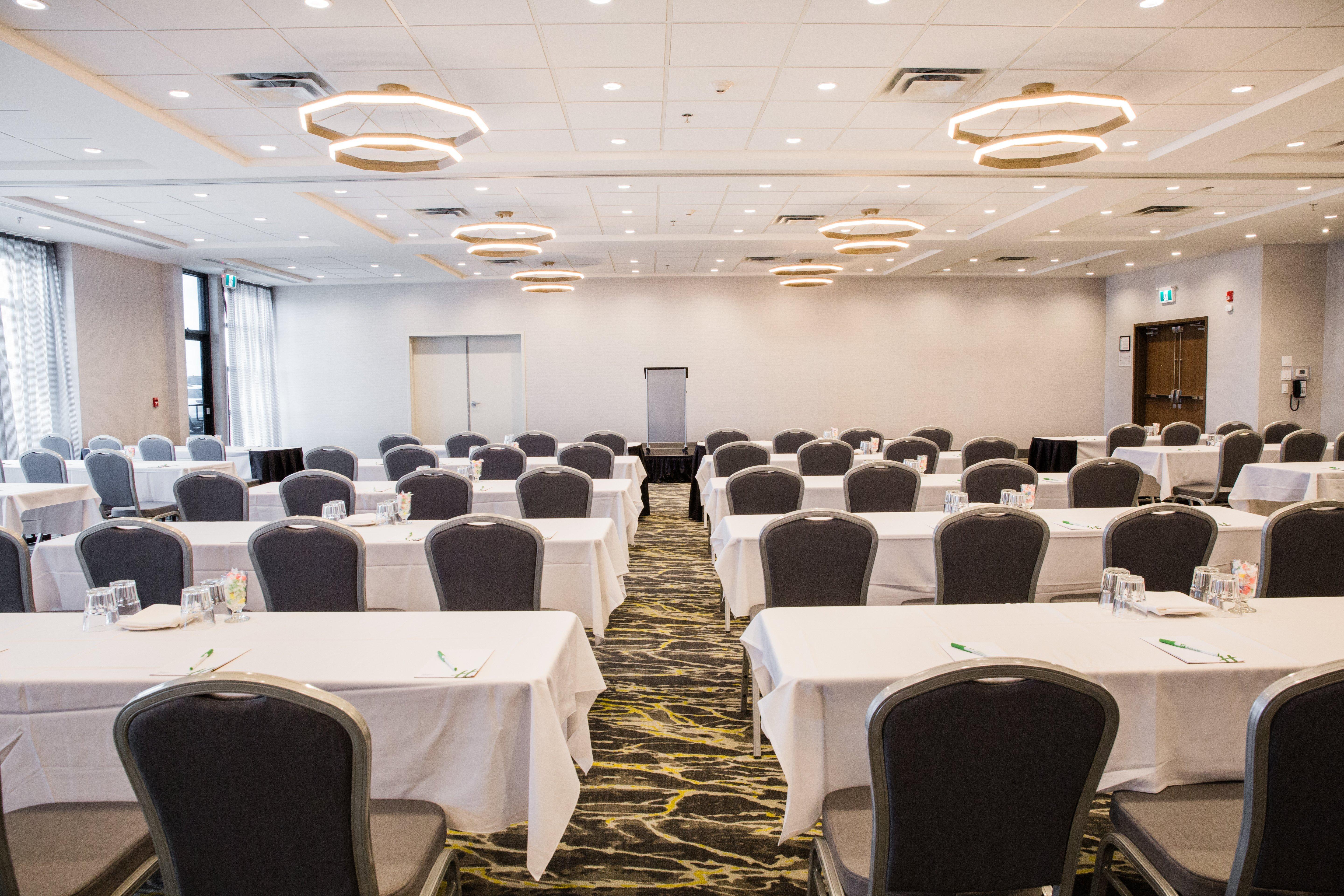 Holiday Inn Calgary South Conference Center エクステリア 写真