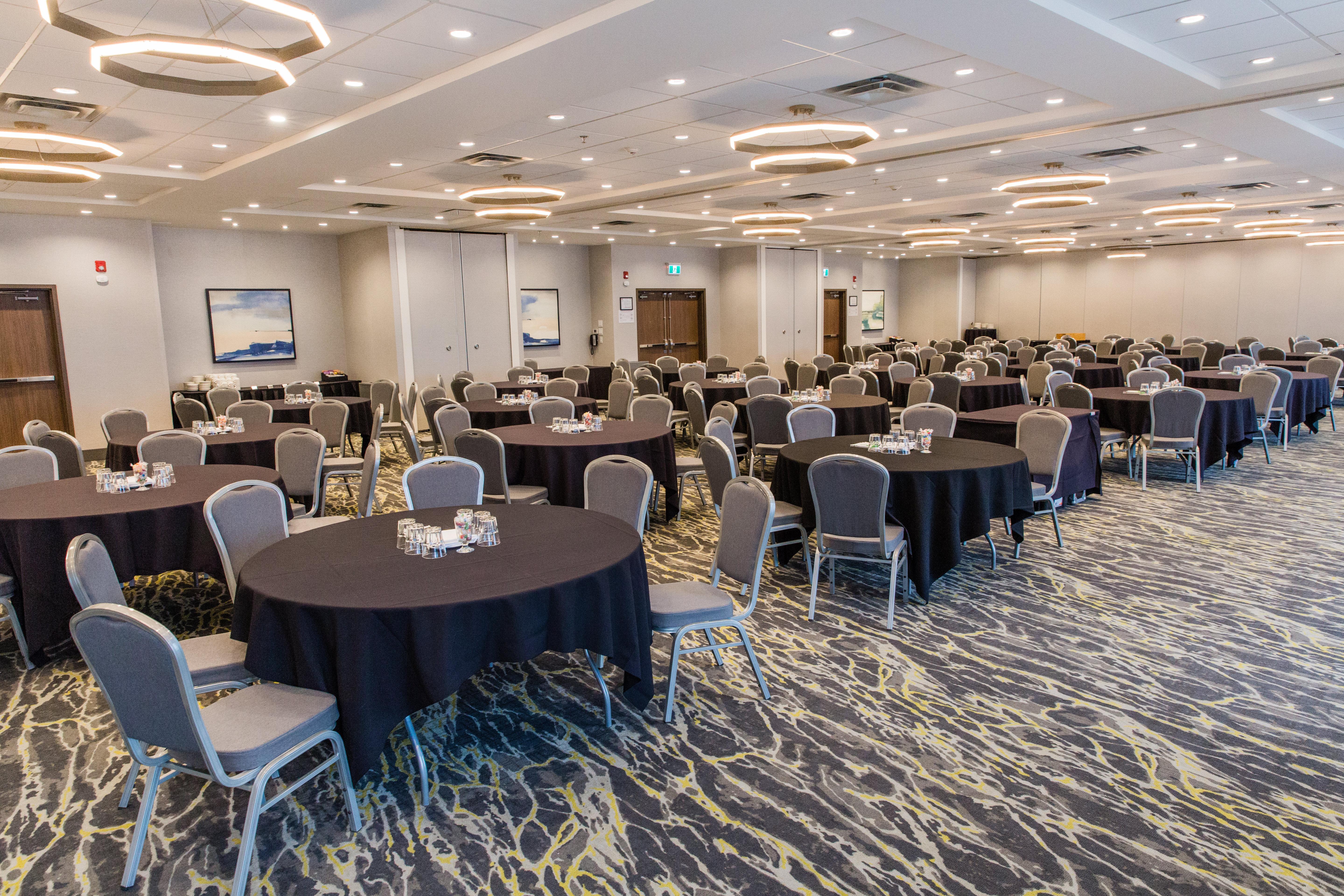 Holiday Inn Calgary South Conference Center エクステリア 写真