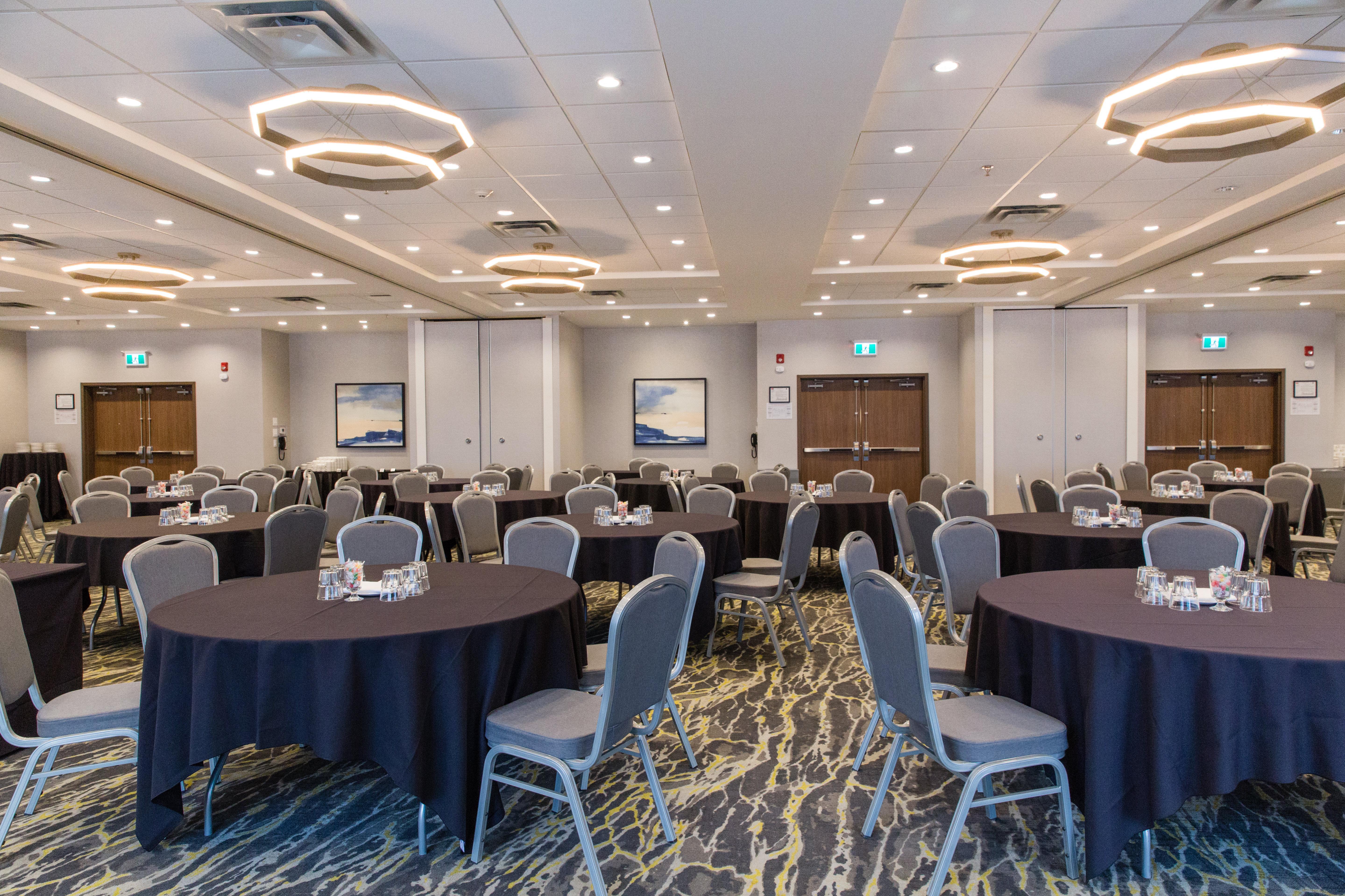 Holiday Inn Calgary South Conference Center エクステリア 写真