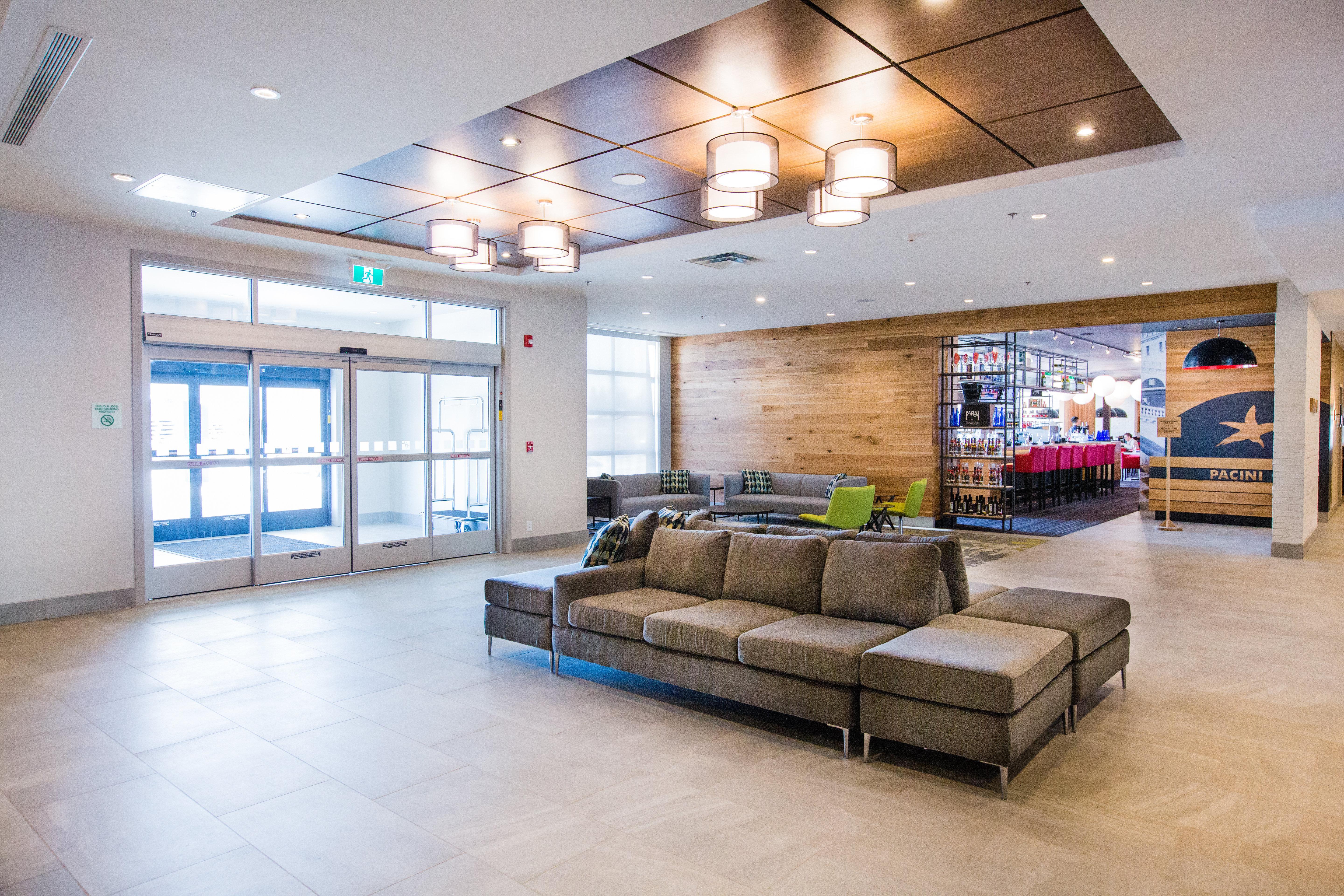 Holiday Inn Calgary South Conference Center エクステリア 写真